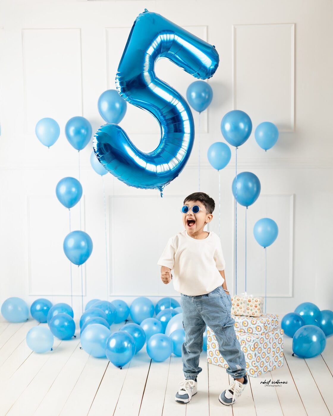 Kids vintage traveler themed photoshoot 14