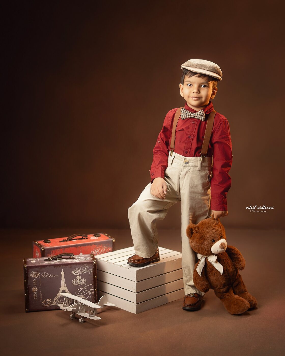 Kids vintage traveler themed photoshoot 15